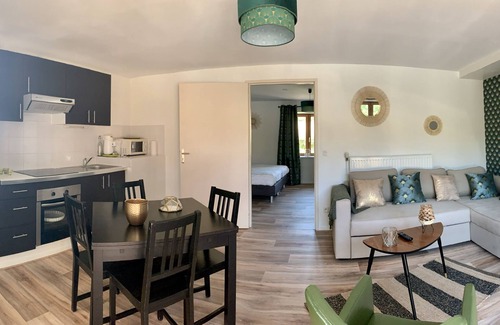 Veranne Apartment | LE Viallon - Gite LA Grenouille - 50m² - Terrasse Donnant SUR Piscine Chauffée