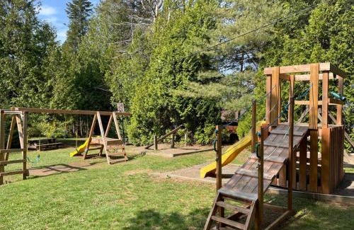 Sainte-Lucie-des-Laurentides House | Le1603 - Le Petit Caribou - Chalet spa et plage
