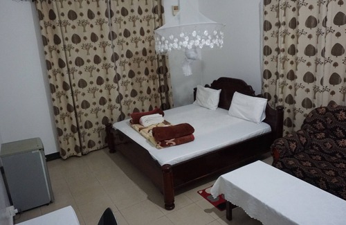 Kigoma Bed & Breakfast | LEADERS LODGE