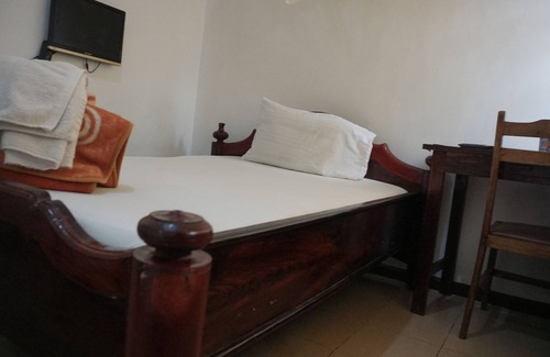 Kigoma Bed & Breakfast | LEADERS LODGE