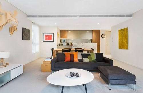 Camperdown Apartment | Leafy Inner City Apartment Camperdown