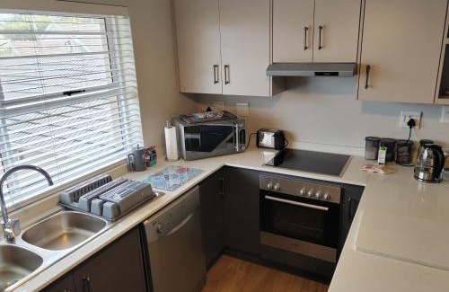 Welgemoed Apartment | Leafy Retreat Kenridge