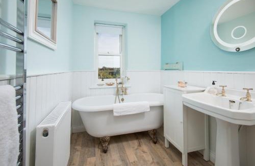 Newton by the Sea House | Leaholme Cottage - fabulous coastal cottage for 8