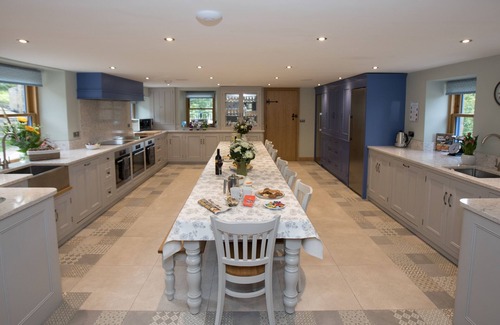 Millhouse Green Cottage | Leapings Cottage - sleeps 12 guests in 6 bedrooms
