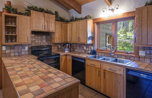 Timber Trail House | Leaves are changing! Great layout and space. SkiIn&Out/Views/HotTub/Billiards.