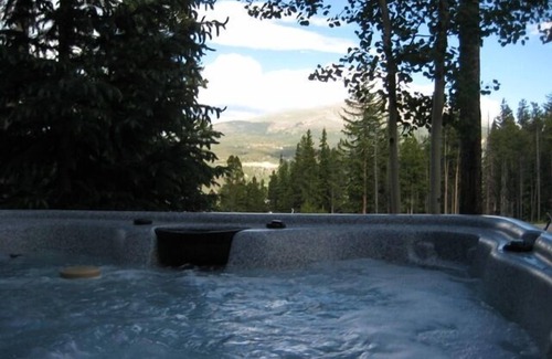 Timber Trail House | Leaves are changing! Great layout and space. SkiIn&Out/Views/HotTub/Billiards.