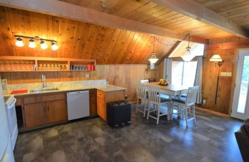 Bass Lake House | Ledge Cabin - Henningfeld