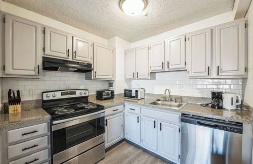 Richmond Apartment | Legacy at Imperial Village 211 I 1 Bed 1 Bath