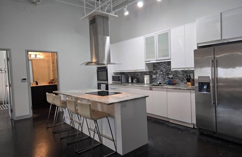 Dallas Design District Apartment | Legacy Hi-Fi Studios Apartment - 2 bedrooms in the Design District