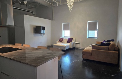 Dallas Design District Apartment | Legacy Hi-Fi Studios Apartment - 2 bedrooms in the Design District