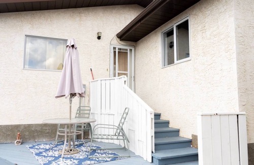 Red Deer House | Legal 1 bedroom suite in quiet/mature area,close shopping plaza and traffic.