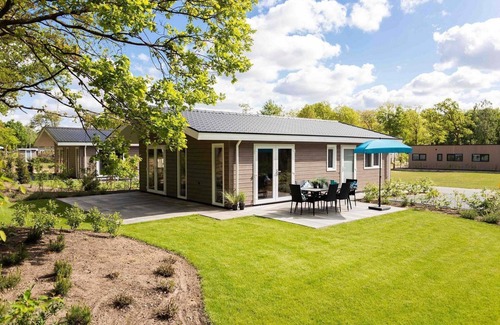 Cromvoirt Ski Chalet | ✓ Leijhoeve at Résidence de Leuvert ✓ Holiday home for 2 persons ✓ Located near Den Bosch (Noord-Brabant) ✓ Near De IJzeren Man ✓ Book directly through the park
