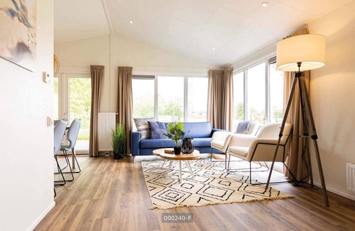 Cromvoirt Ski Chalet | ✓ Leijhoeve at Résidence de Leuvert ✓ Holiday home for 2 persons ✓ Located near Den Bosch (Noord-Brabant) ✓ Near De IJzeren Man ✓ Book directly through the park