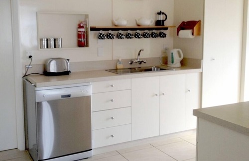 Nelson House | Lemon Tree Cottage, ideal for families or couples