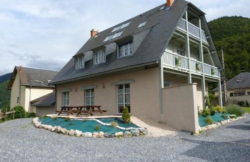 Arreau House | Les écuries de Lisa - Gîte de groupe 16 personnes