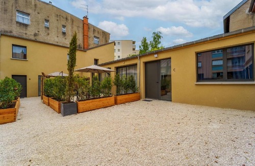 Jouvence House | Les 2 cours B