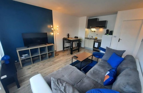 Faubourg North Apartment | Les Buttes : Apt 2 Prs, 1 bdrm : Private parking lot