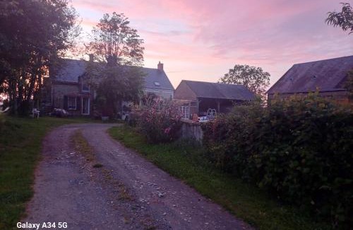 Cluis Bed & Breakfast | Les Chaumes Violettes-Chambres & Table d'hôtes à la campagne, Berry