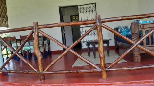 Galu Beach House | Les Datchi Cottages