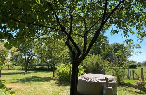 Chantenay-Saint-Imbert Villa | Les feuilles jaunes