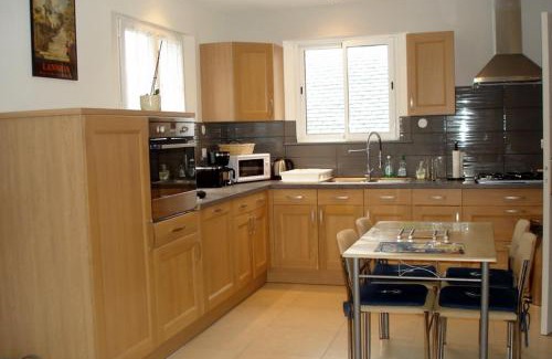 Lannion House | Les Gîtes Bleus de Lannion - avec cuisine-