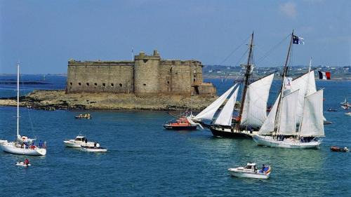 Lannion House | Les Gîtes Bleus de Lannion - avec cuisine-