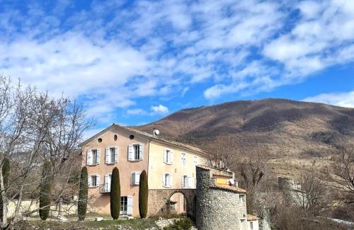 La Robine-sur-Galabre Apartment | Les gîtes du château
