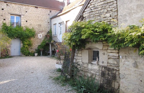 Ancy-le-Franc House | Les Moinillons Year-round heated pool