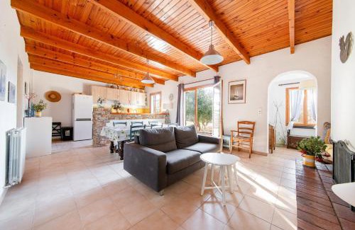 Regusse House | Les Olivettes - Maison très calme Parking privé