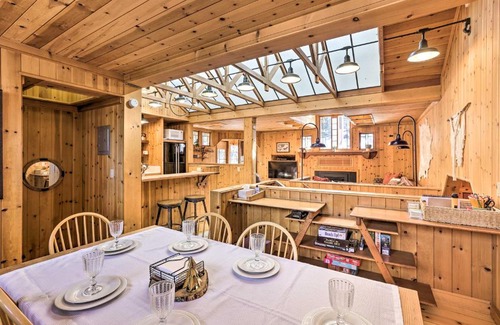 Upper Kingsbury House | Less Than 1 Mi to Heavenly Lifts Tahoe Area Townhome!
