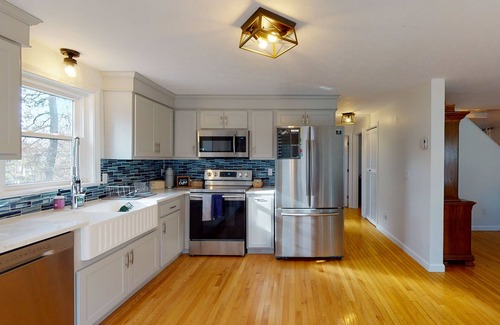 Charlestown House | Less than 10 minutes from several beaches
