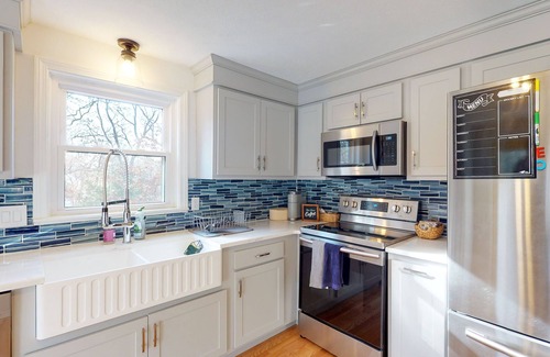 Charlestown House | Less than 10 minutes from several beaches