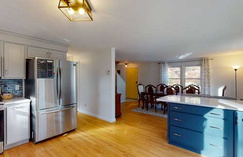Charlestown House | Less than 10 minutes from several beaches