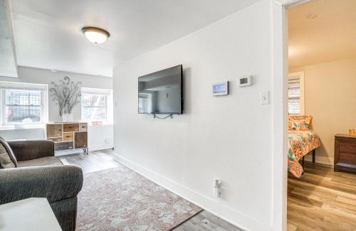 Woodlawn Apartment | Less Than 2 Mi to UChicago Cozy Couples Getaway with Yard