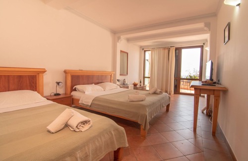 Sveti Stefan Bed & Breakfast | Levantin Inn 1-3 Room N3 Sea Side