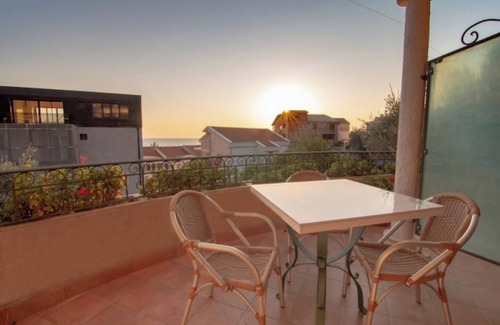 Sveti Stefan Apartment | Levantin Inn 1/3 Room n.2 sea side with swimming pool