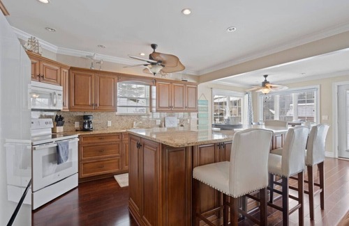 Lexington House | Lexington Retreat Sleeps 8 - View of Lake Huron!