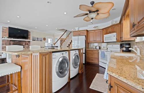 Lexington House | Lexington Retreat Sleeps 8 - View of Lake Huron!