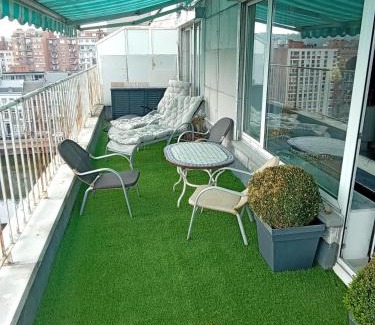 Liege Apartment | Liège centre Médiacité appartement possible parking terrasse immense 8ème pour 2 personnes