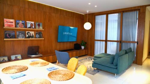 Melawai Hotel | Liberta Hub Blok M Jakarta