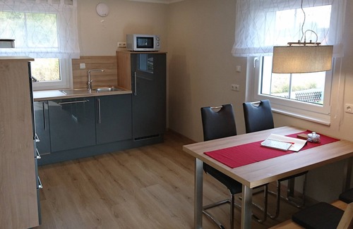 Windischeschenbach Apartment | Liebevoll eingerichtetes Feriendomizil mit Balkon nahe des Waldnaabtals