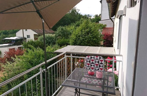 Windischeschenbach Apartment | Liebevoll eingerichtetes Feriendomizil mit Balkon nahe des Waldnaabtals