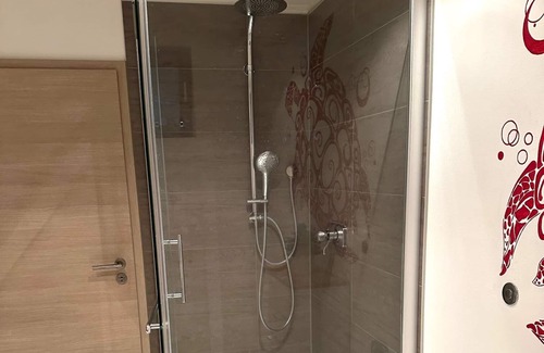 Oberahr Apartment | Liebevoll Eingerichtete Ferienwohnung mit Überdachter Terrasse in Ruhiger Lage