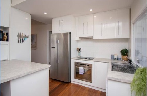 Albany House | Light and bright 3 bedroom house with harbour views