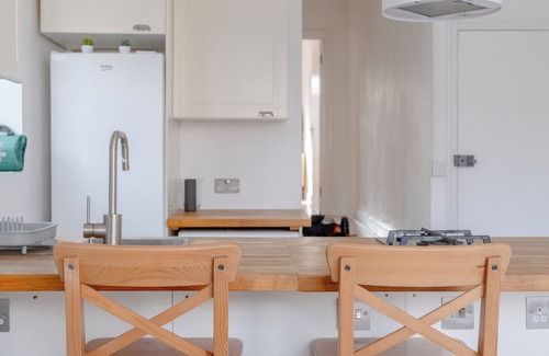 Hoe Street Apartment | Light and Modern 1BD Flat - Walthamstow near Tube!