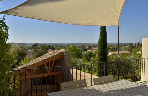 Neffies House | Light filled 4 star rated village house in vigneron village, lovely open views