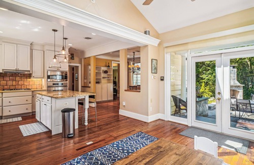 North Bethesda House | Light-Filled Secluded Estate