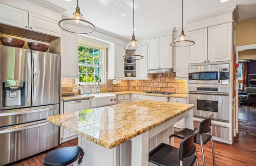 North Bethesda House | Light-Filled Secluded Estate