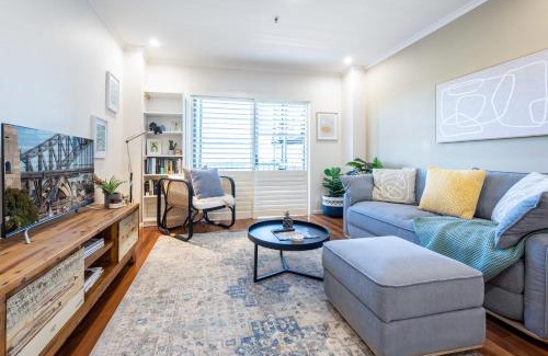 Darling Harbour Apartment | Light Resort Style Haven in Darling Harbour
