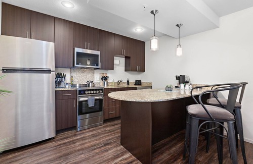 Overland Park Apartment | Light Room-Sleek stylish space w/private workspace WiFi Parking easy access